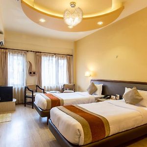 Deluxe Twin Room 24 hours Check on First Spa Treatment & One-Way Complimentary Airport Transfer